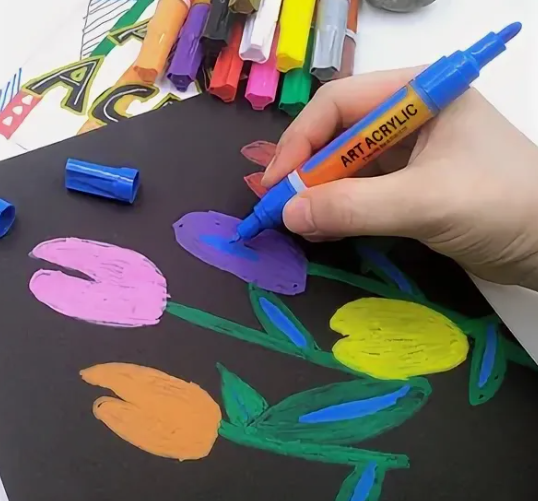 Basic Craft Materials: A Beginner’s Guide to Essential Craft Supplies Basic craft materials with colorful markers for textile and fabric projects